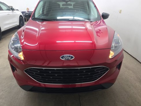 Used 2022 Ford Escape SE w/ SE Sport Appearance Package image 18