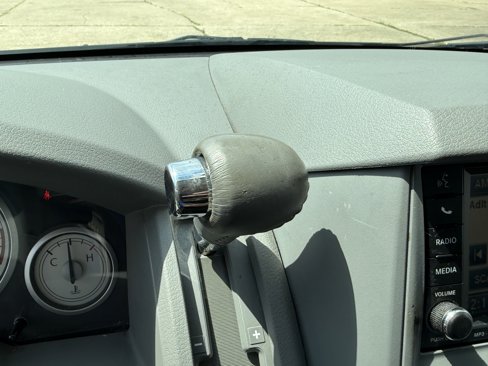 Used 2010 Chrysler Town & Country Touring image 20