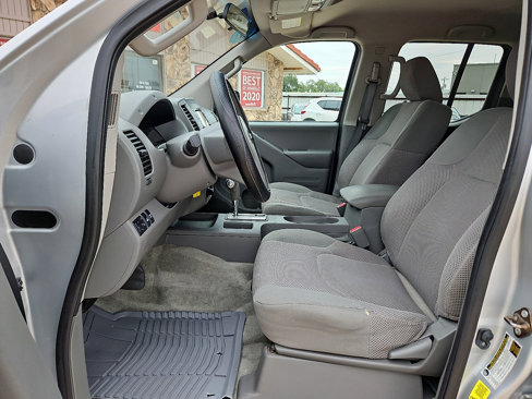 Used 2016 Nissan Frontier SV image 9