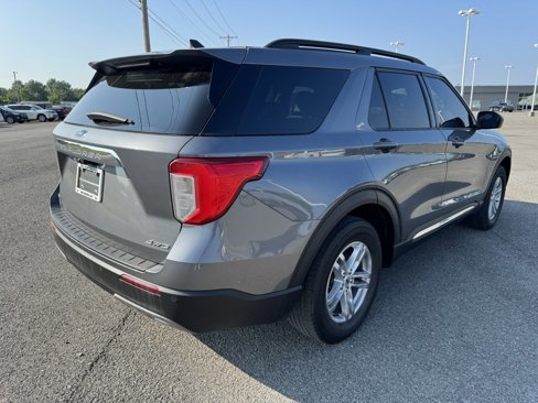 Used 2022 Ford Explorer XLT w/ Equipment Group 202A image 5