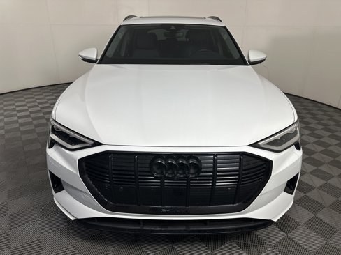 Used 2023 Audi e-tron Premium Plus w/ Premium Plus Package image 2