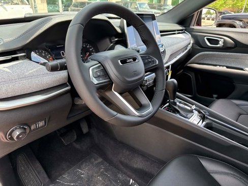 New 2025 Jeep Compass Latitude w/ Sun and Sound Group image 18