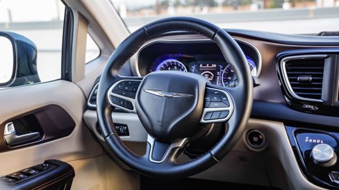 Used 2018 Chrysler Pacifica Touring-L image 16