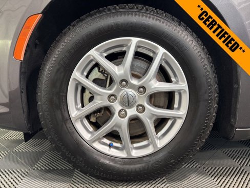 Certified 2021 Chrysler Pacifica Touring-L image 9