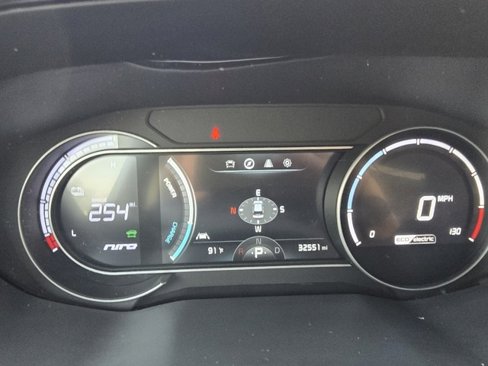 Used 2022 Kia Niro EX image 52
