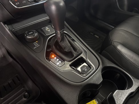 Used 2019 Jeep Cherokee Limited image 20