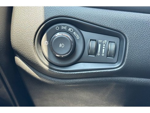 Used 2022 Jeep Renegade Latitude image 39