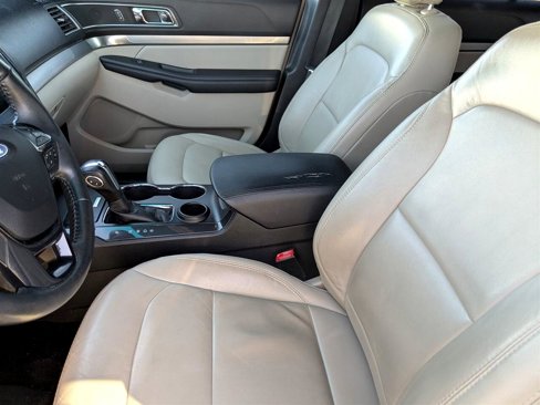 Used 2018 Ford Explorer XLT w/ Equipment Group 202A image 14