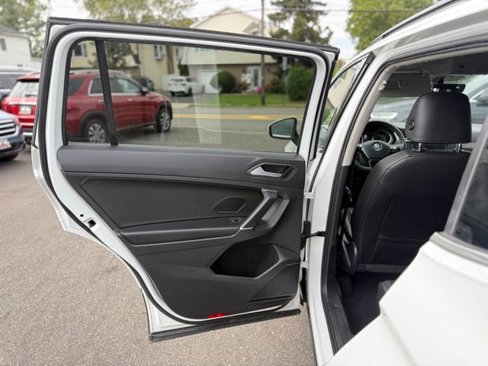Used 2020 Volkswagen Tiguan SE image 20