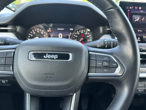 Used 2022 Jeep Compass Latitude image 23