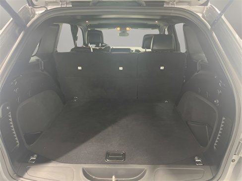 Used 2020 Jeep Grand Cherokee Limited image 16