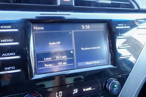 Certified 2018 Toyota Camry SE image 18