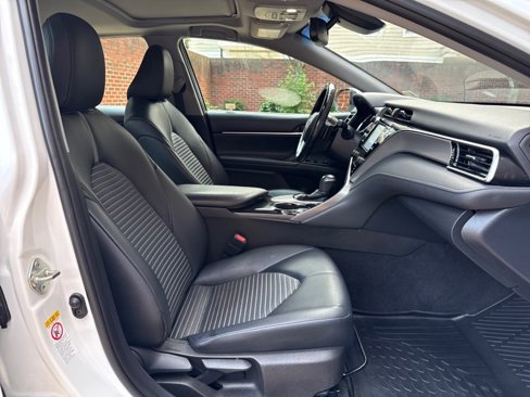 Used 2018 Toyota Camry SE w/ Moonroof Package image 24