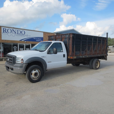 Used 2005 Ford F550 2WD Regular Cab Super Duty image 2