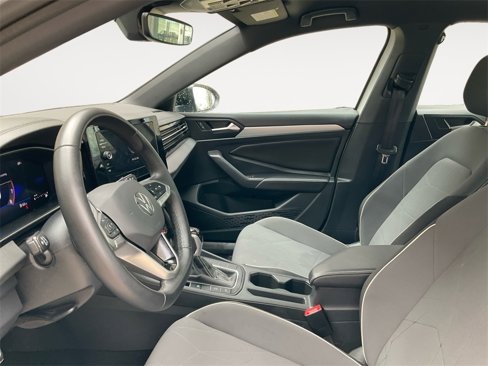 Used 2025 Volkswagen Jetta Sport image 16