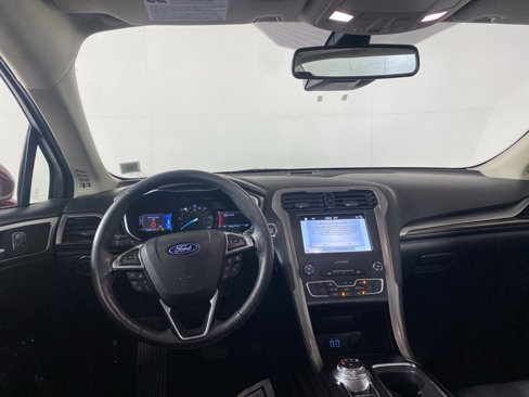 Used 2019 Ford Fusion SEL image 12