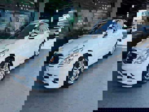 Used 2010 INFINITI G37 Journey w/ Premium Pkg image 1