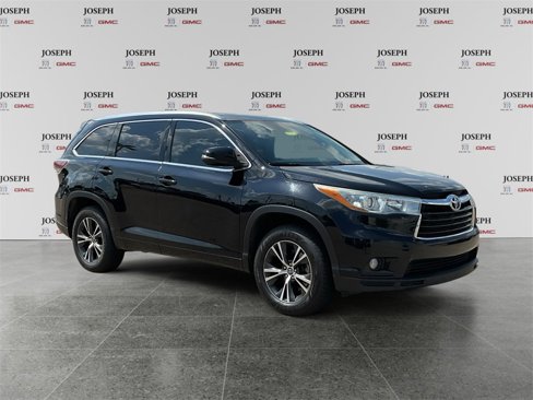 Used 2016 Toyota Highlander XLE image 2