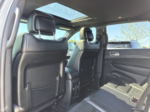 Used 2018 Jeep Grand Cherokee Limited image 13