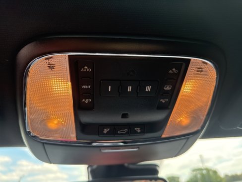Used 2018 Jeep Grand Cherokee Limited image 23