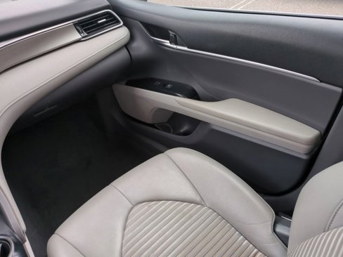 Used 2020 Toyota Camry SE image 16