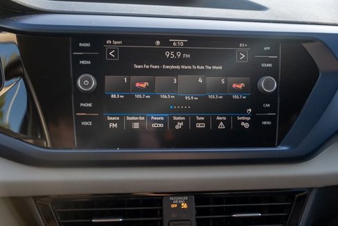 Certified 2022 Volkswagen Taos SE image 15