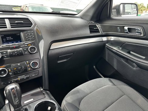 Used 2019 Ford Explorer XLT image 26