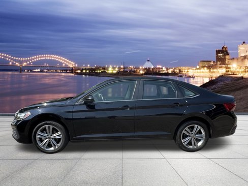 Used 2024 Volkswagen Jetta SE image 2