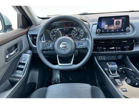 Used 2022 Nissan Rogue SV image 16