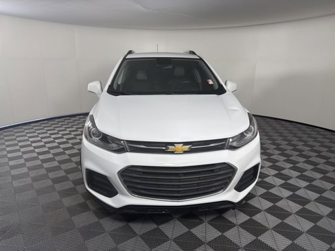 Used 2020 Chevrolet Trax LT w/ LT Convenience Package image 8