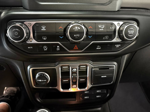 Used 2021 Jeep Gladiator Sport image 15