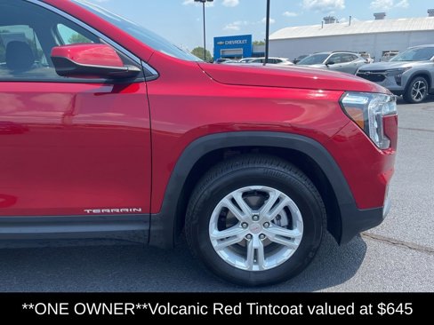 Used 2024 GMC Terrain SLE image 2