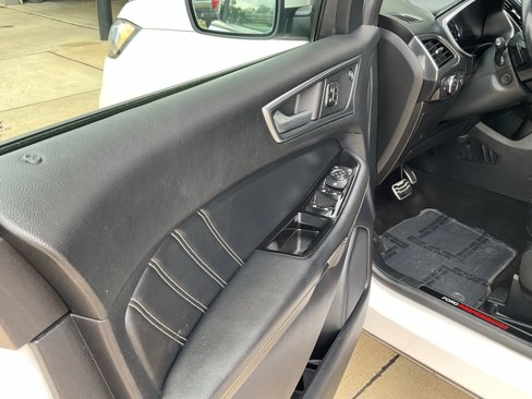 Used 2019 Ford Edge ST w/ Equipment Group 401A image 8