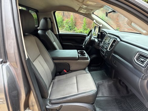 Used 2017 Nissan Titan S image 24