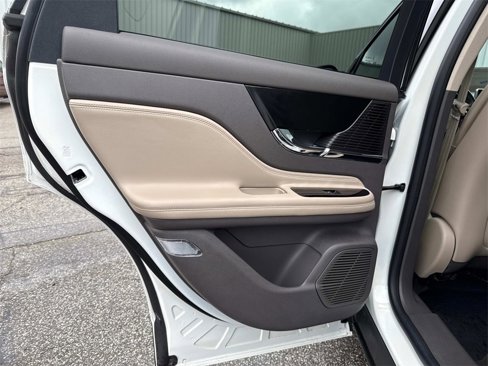 Used 2022 Lincoln Corsair Reserve image 11