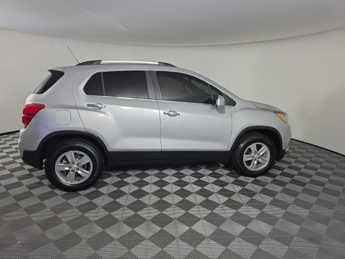 Used 2019 Chevrolet Trax LT w/ LT Convenience Package image 6