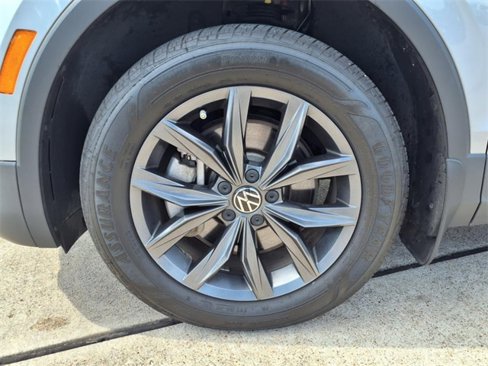 Used 2022 Volkswagen Tiguan SE image 24