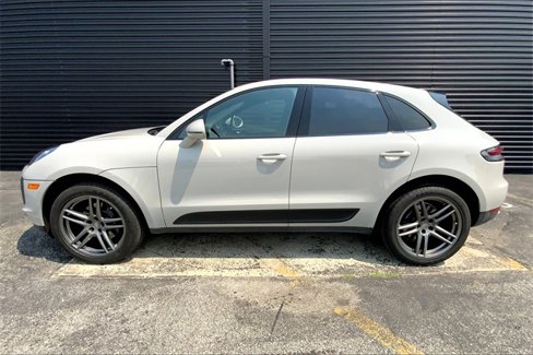 Certified 2020 Porsche Macan image 2