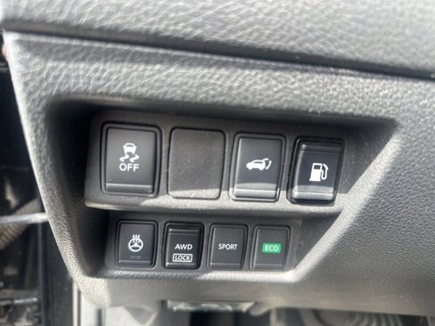 Used 2018 Nissan Rogue SV w/ Premium Package image 20