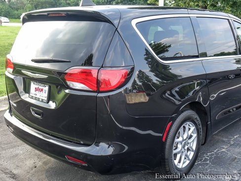 Used 2023 Chrysler Voyager LX image 11