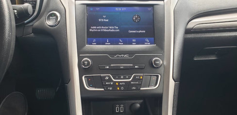 Used 2020 Ford Fusion SE image 13