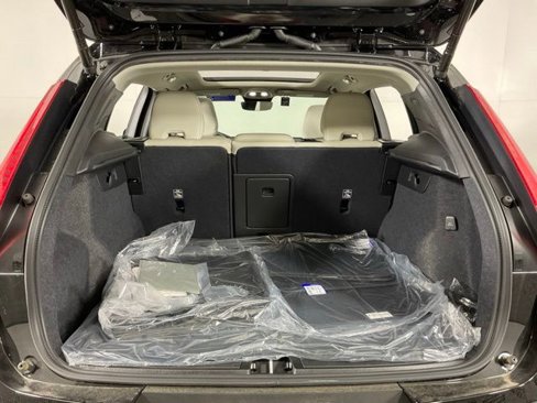 New 2025 Volvo XC40 B5 Plus w/ Protection Package Premier image 39