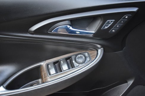 Used 2016 Chevrolet Malibu Premier w/ Driver Confidence Package II image 28