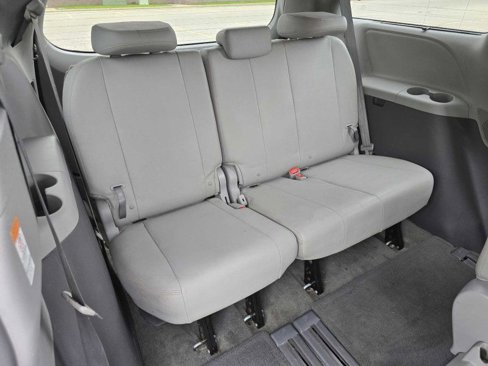 Used 2015 Toyota Sienna XLE Premium image 9