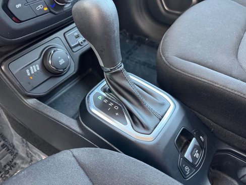 Used 2023 Jeep Renegade Latitude image 22