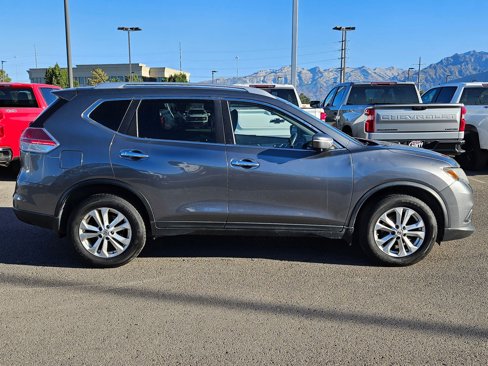 Used 2015 Nissan Rogue SV w/ SV Premium Package image 2