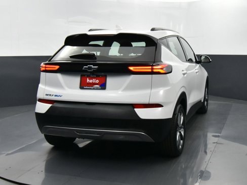 Used 2022 Chevrolet Bolt EUV LT w/ Convenience Package image 28