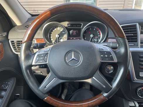 Used 2013 Mercedes-Benz ML 550 4MATIC image 4