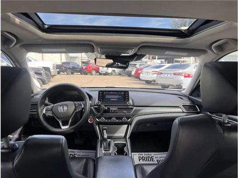 Used 2018 Honda Accord Touring image 7
