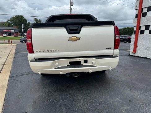 Used 2009 Chevrolet Avalanche LTZ image 4